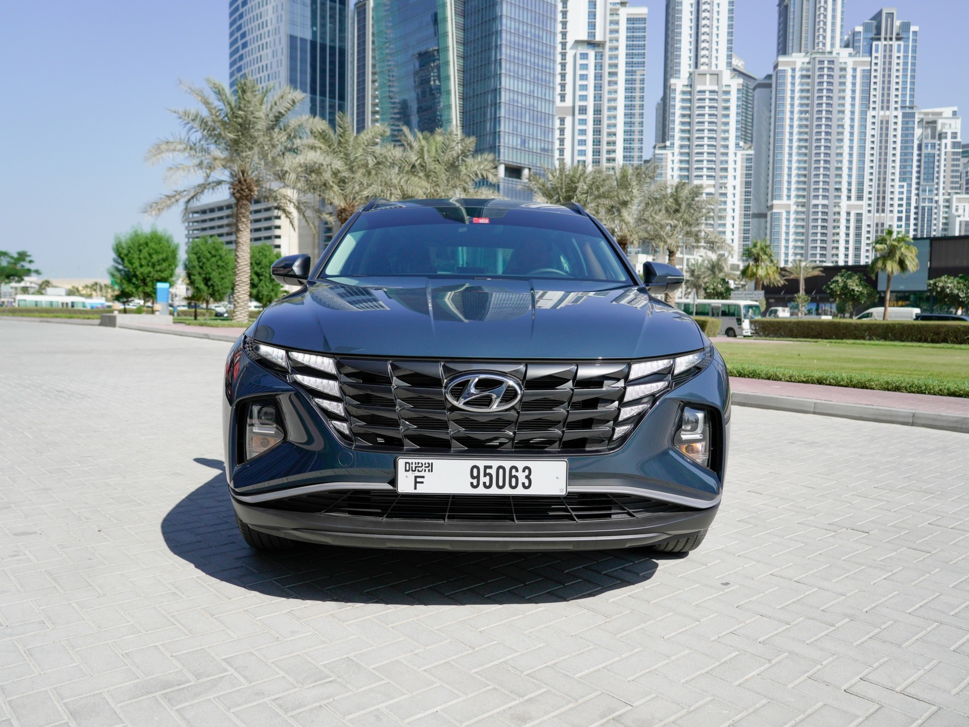 https://dev.quickdrive.ae/uploads/2022/10/22/Hyundai_Tucson_2023 (9).jpg